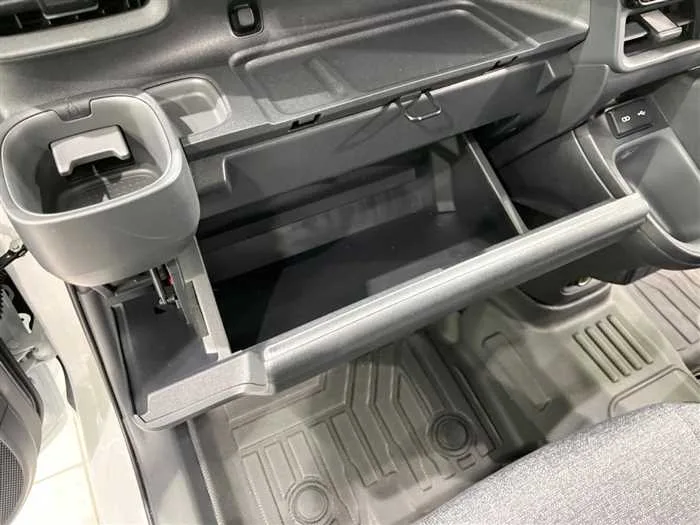 Toyota Sienta 2024 — миниатюра 2