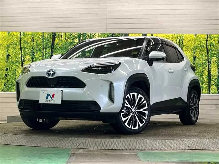 Toyota Yaris Cross 2023 — фото 1, купить с доставкой в Москву