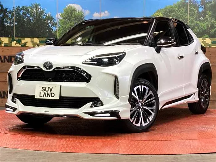 Toyota Yaris Cross 2023 — фото 1, купить с доставкой в Москву