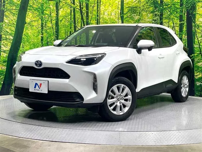 Toyota Yaris Cross 2023 — фото 1, купить с доставкой в Москву