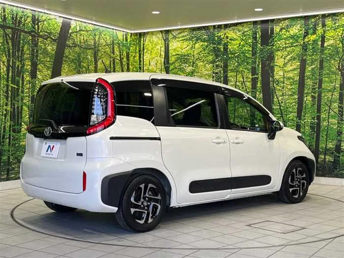 Toyota Sienta 2023 — миниатюра 3