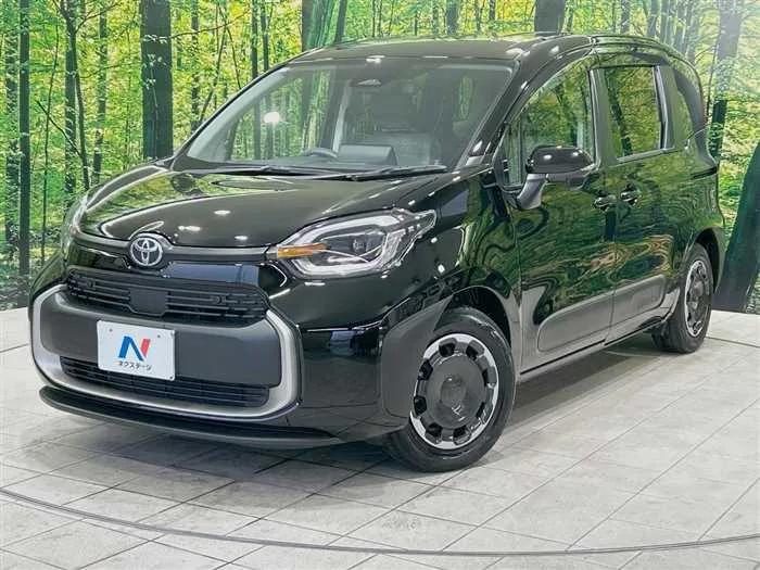 Toyota Sienta 2023 — фото 1, купить с доставкой в Москву