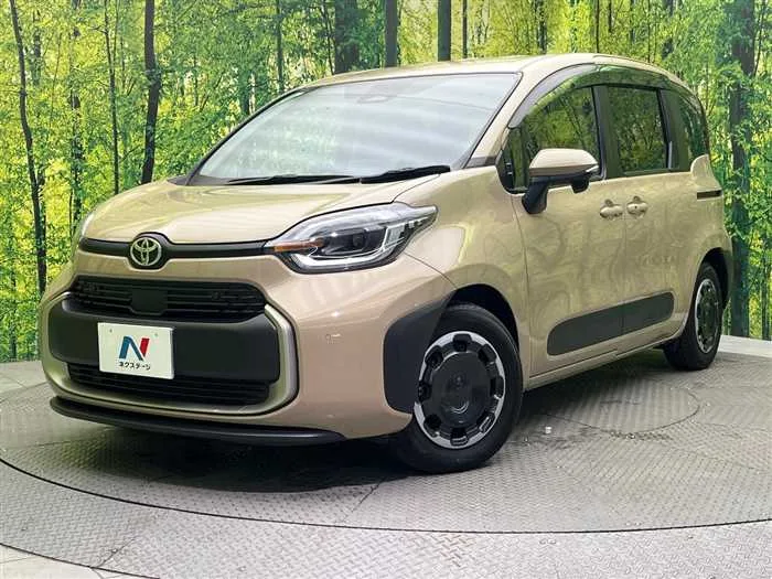 Toyota Sienta 2024 — фото 1, купить с доставкой в Москву