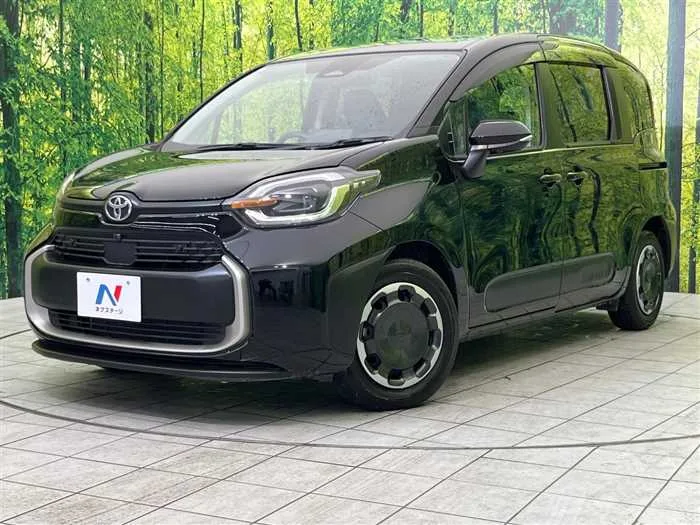 Toyota Sienta 2024 — фото 1, купить с доставкой в Москву