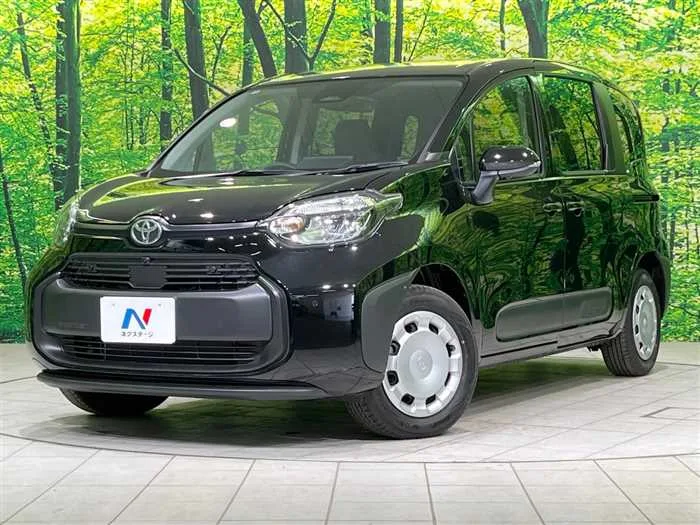 Toyota Sienta 2025 — фото 1, купить с доставкой в Москву