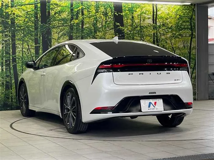 Toyota Prius 2023 — миниатюра 2