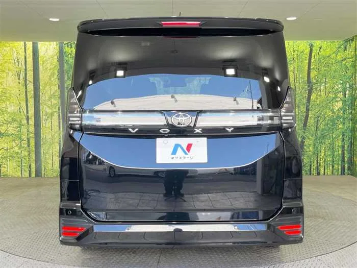 Toyota Voxy 2022 — миниатюра 5