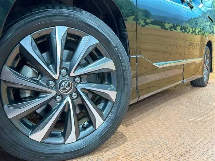 Toyota Voxy 2022 — миниатюра 3