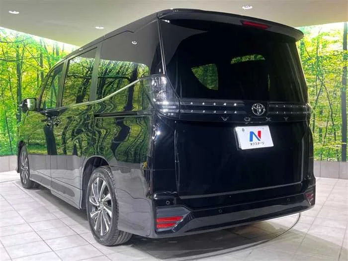 Toyota Voxy 2022 — миниатюра 3