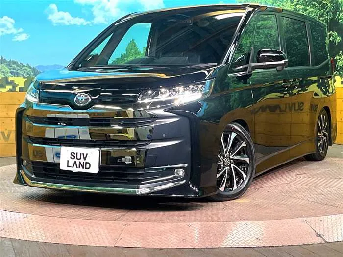 Toyota Noah 2023 — фото 1, купить с доставкой в Москву