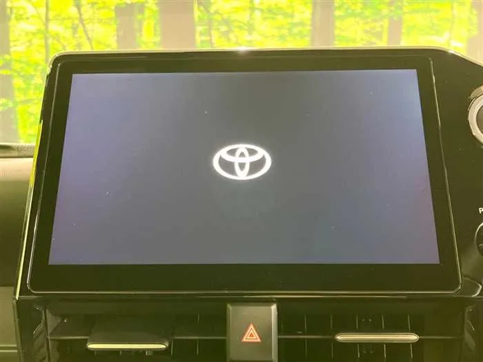 Toyota Voxy 2023 — миниатюра 2