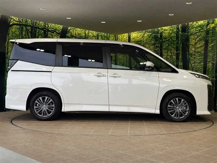 Toyota Voxy 2024 — миниатюра 3