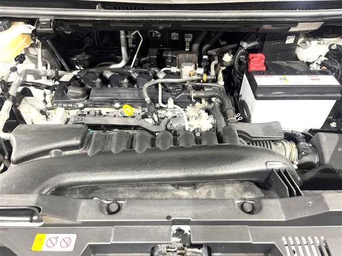 Toyota Voxy 2022 — миниатюра 2