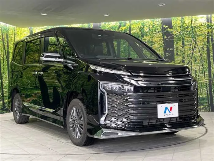 Toyota Voxy 2023 — миниатюра 3