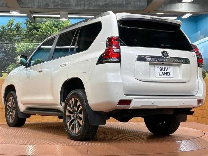 Toyota Land Cruiser Prado 2023 — миниатюра 5
