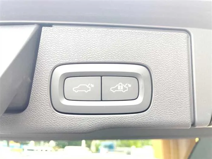 Volvo XC60 2022 — миниатюра 3