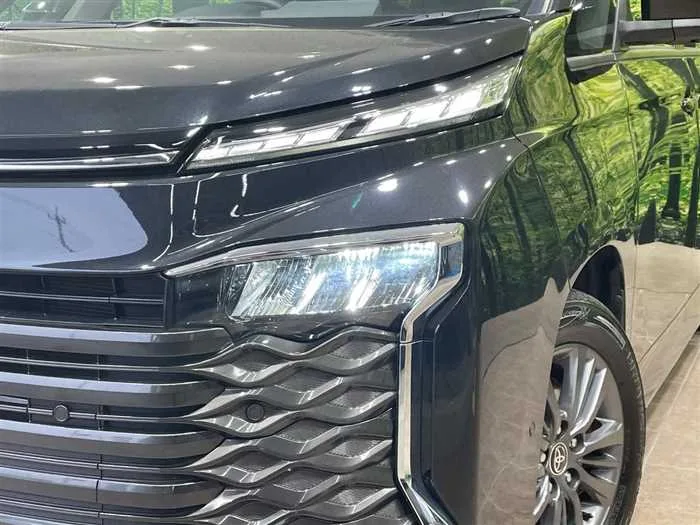 Toyota Voxy 2022 — миниатюра 5