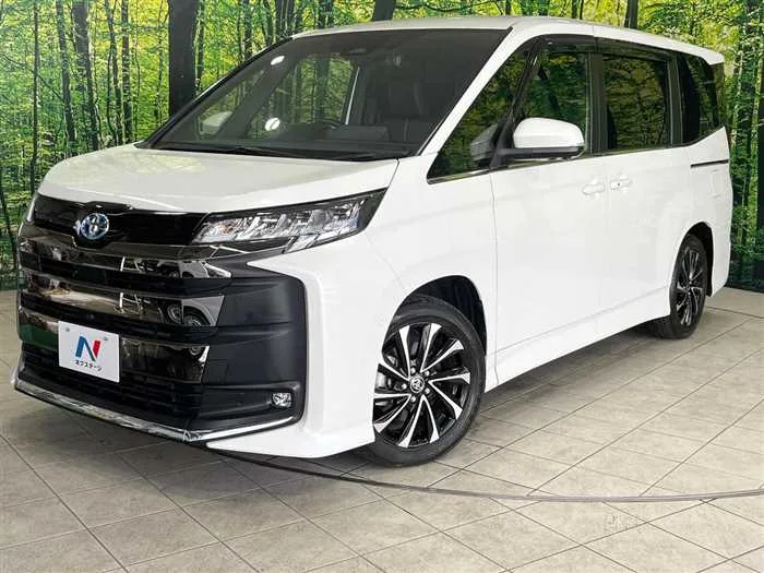 Toyota Noah 2022 — фото 1, купить с доставкой в Москву