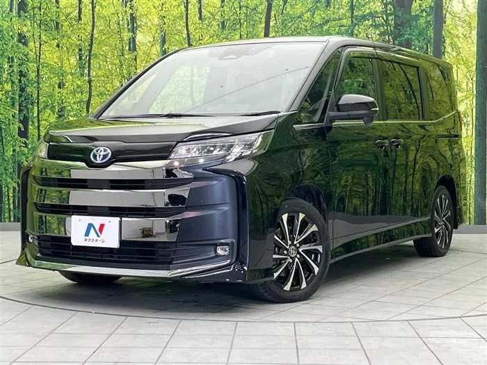 Toyota Noah 2022 — фото 1, купить с доставкой в Москву