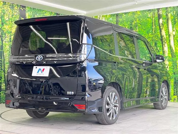Toyota Voxy 2022 — миниатюра 3