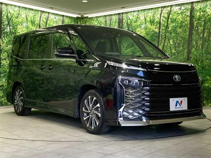 Toyota Voxy 2022 — миниатюра 5