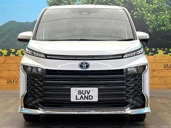 Toyota Voxy 2022 — миниатюра 3