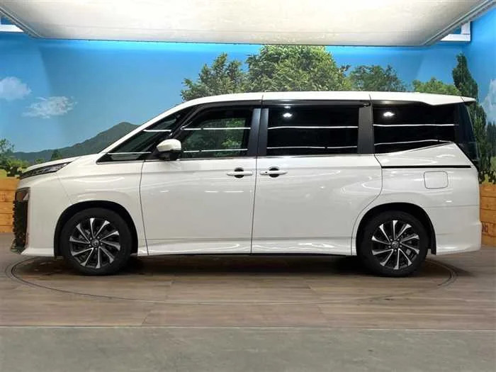 Toyota Voxy 2022 — миниатюра 5