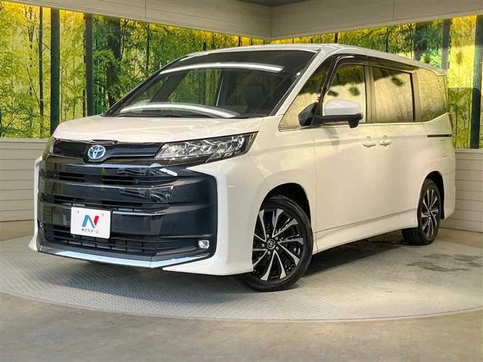 Toyota Noah 2023 — фото 1, купить с доставкой в Москву