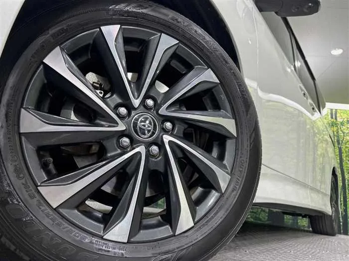 Toyota Voxy 2023 — миниатюра 2
