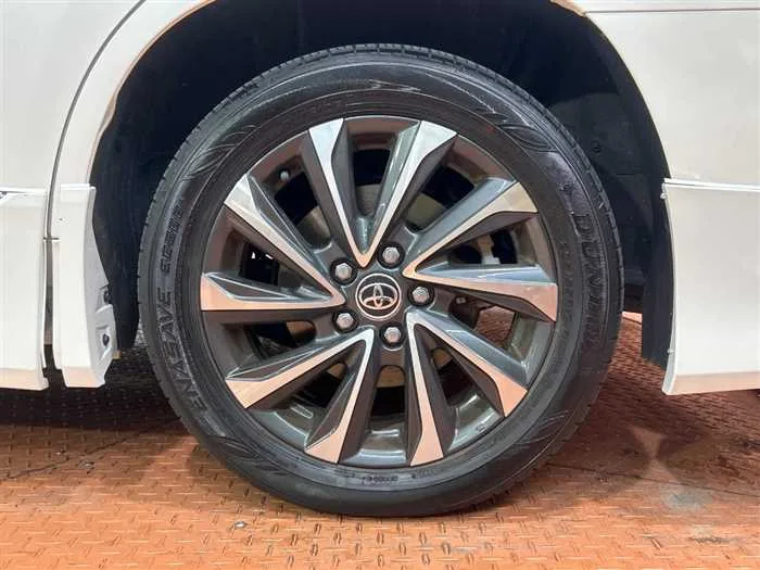 Toyota Voxy 2023 — миниатюра 2