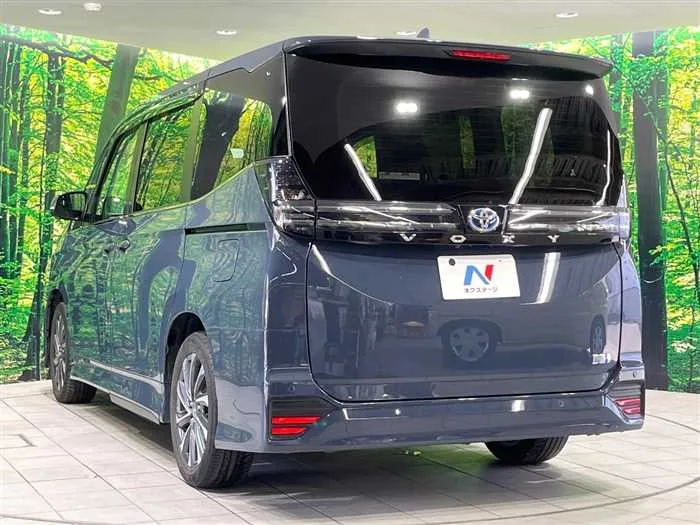 Toyota Voxy 2023 — миниатюра 3