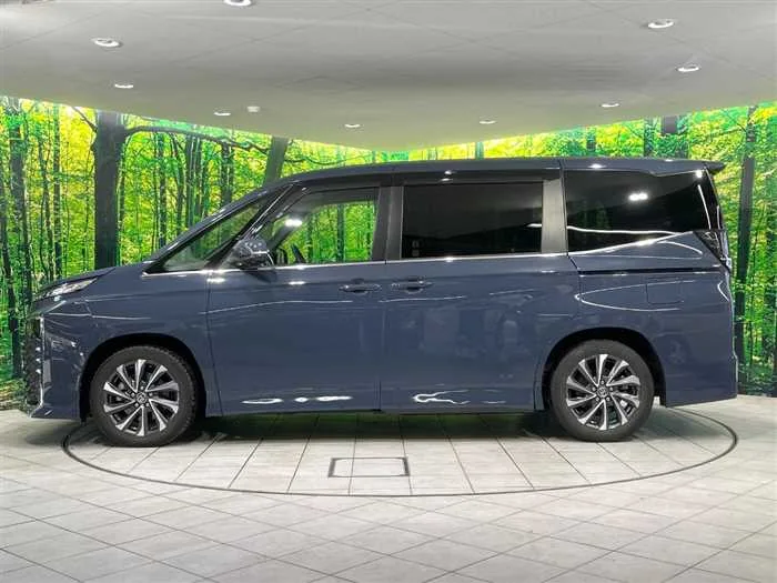 Toyota Voxy 2023 — миниатюра 5
