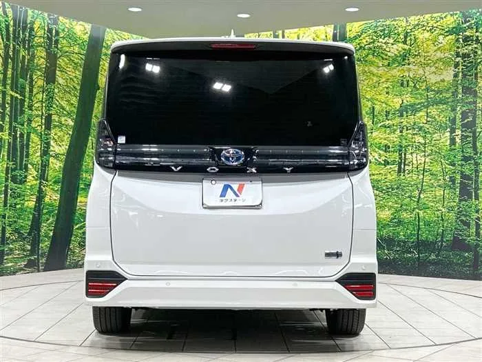 Toyota Voxy 2023 — миниатюра 3
