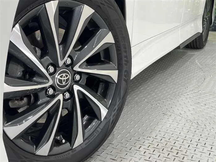 Toyota Voxy 2023 — миниатюра 2