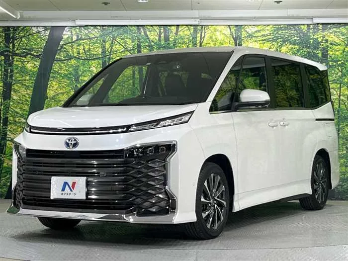 Toyota Voxy 2023 — миниатюра 3