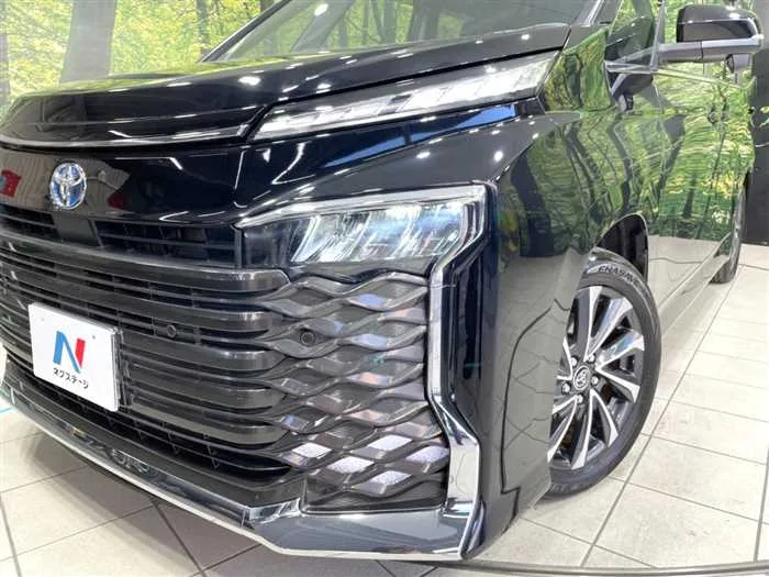 Toyota Voxy 2023 — миниатюра 3