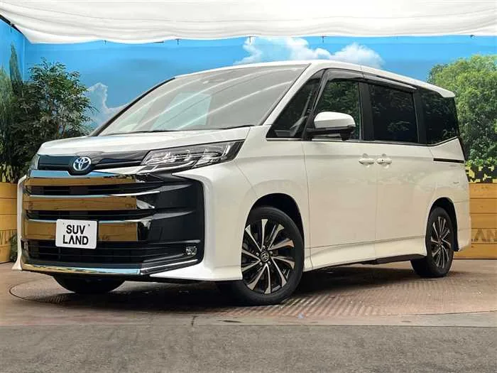 Toyota Noah 2023 — фото 1, купить с доставкой в Москву