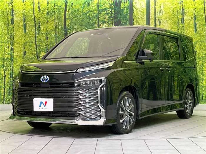 Toyota Voxy 2023 — миниатюра 2
