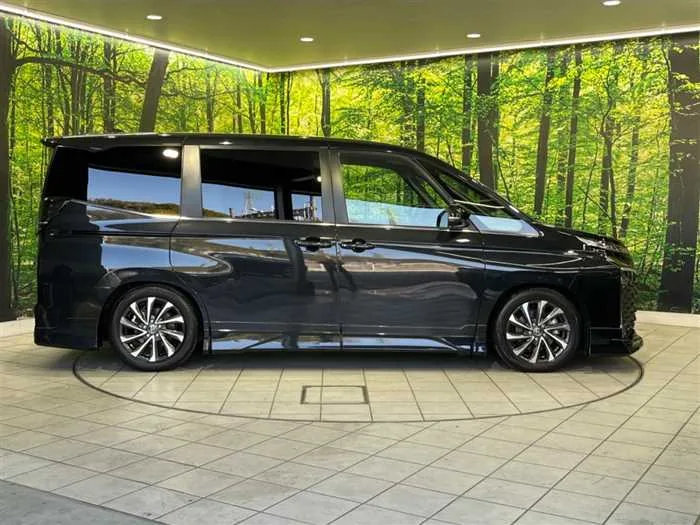 Toyota Voxy 2023 — миниатюра 5