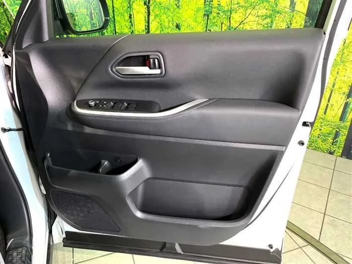Toyota Voxy 2023 — миниатюра 3