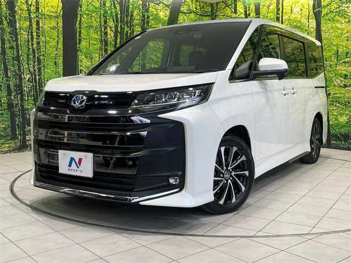 Toyota Noah 2023 — фото 1, купить с доставкой в Москву