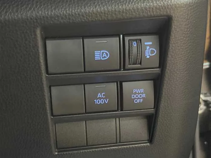 Toyota Noah 2023 — миниатюра 2