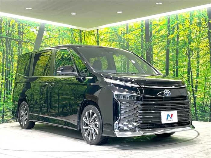 Toyota Voxy 2023 — миниатюра 3