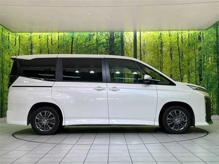 Toyota Voxy 2024 — миниатюра 3