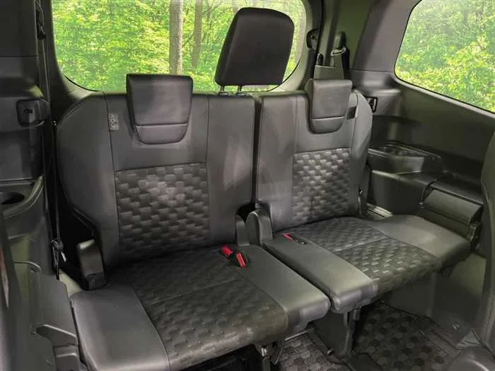 Toyota Voxy 2024 — миниатюра 3