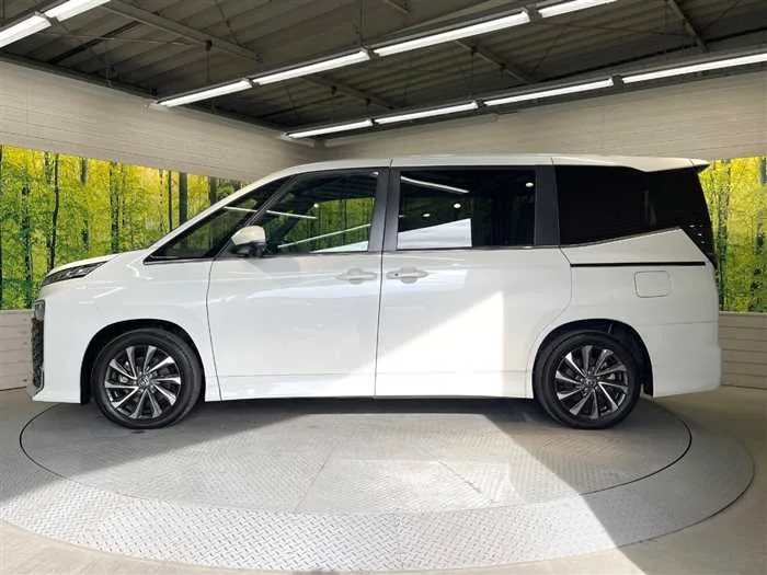 Toyota Voxy 2025 — миниатюра 5