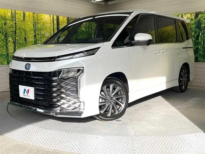 Toyota Voxy 2025 — фото 1, купить с доставкой в Москву