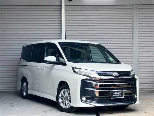 Toyota Noah S-G8 2022 — фото 1, купить с доставкой в Москву
