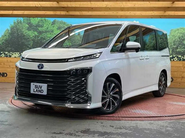 Toyota Voxy 2025 — фото 1, купить с доставкой в Москву