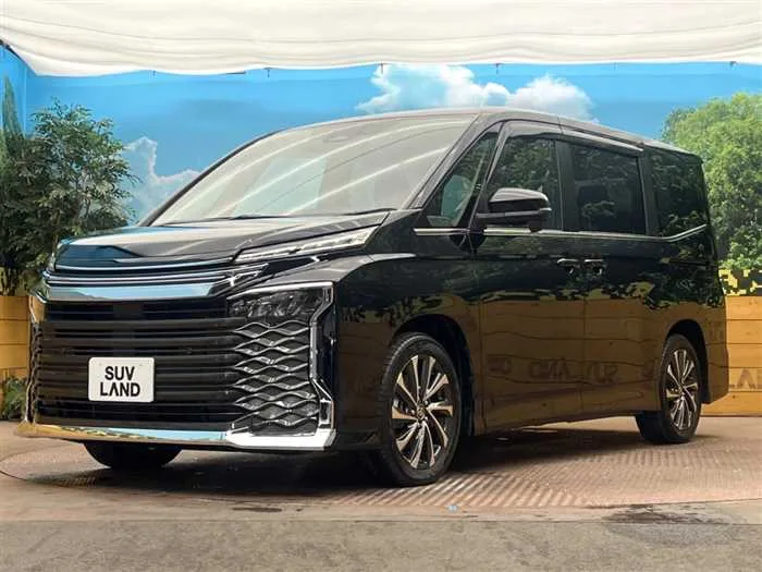 Toyota Voxy 2025 — миниатюра 2
